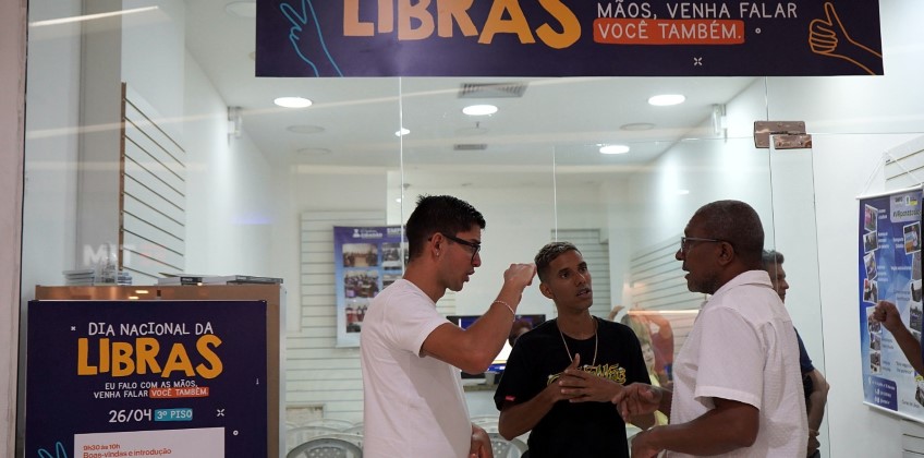 Volta Redonda promove ação pelo Dia Nacional da Libras